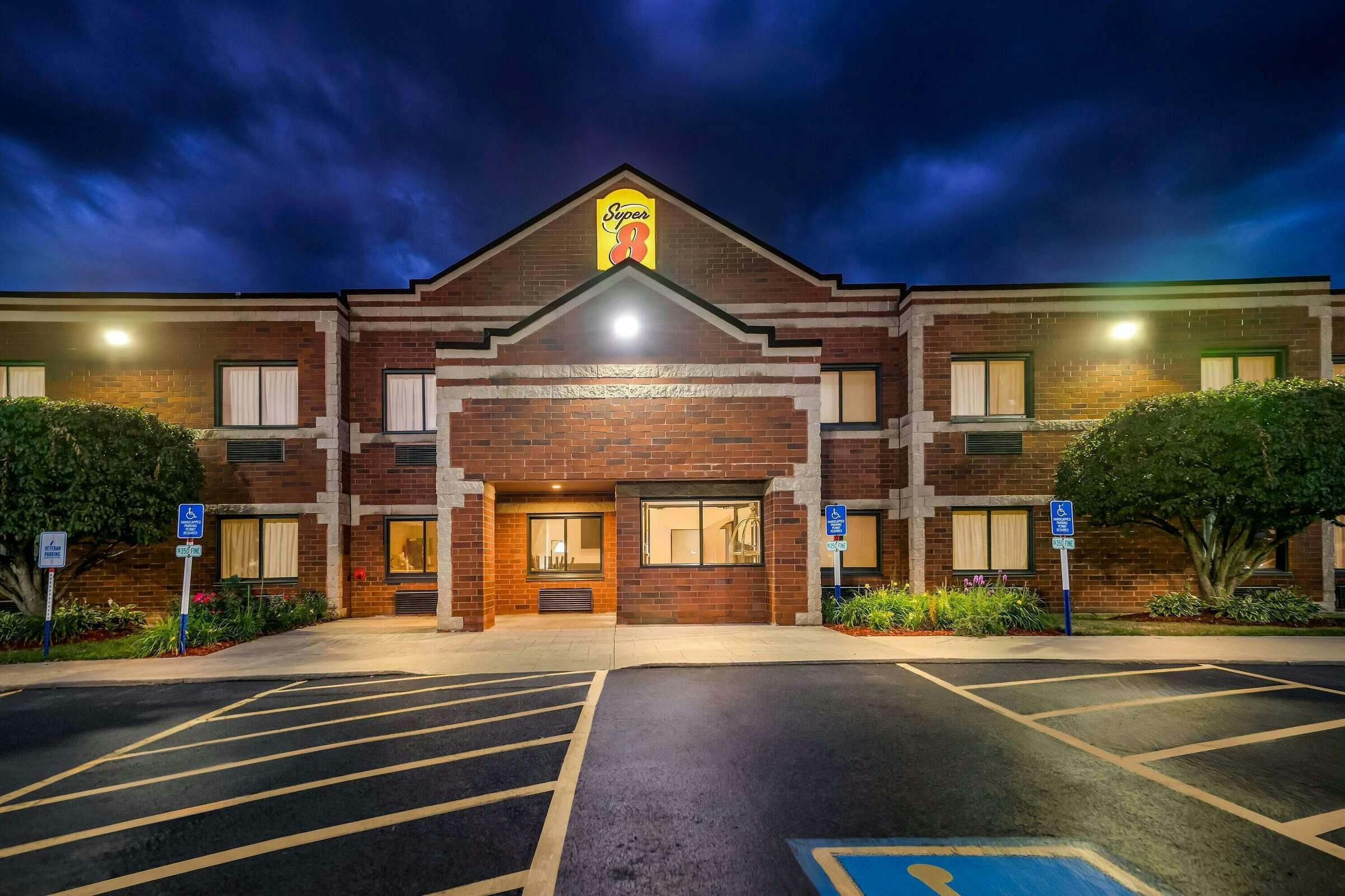 Hotel Super 8 Elgin photo 3