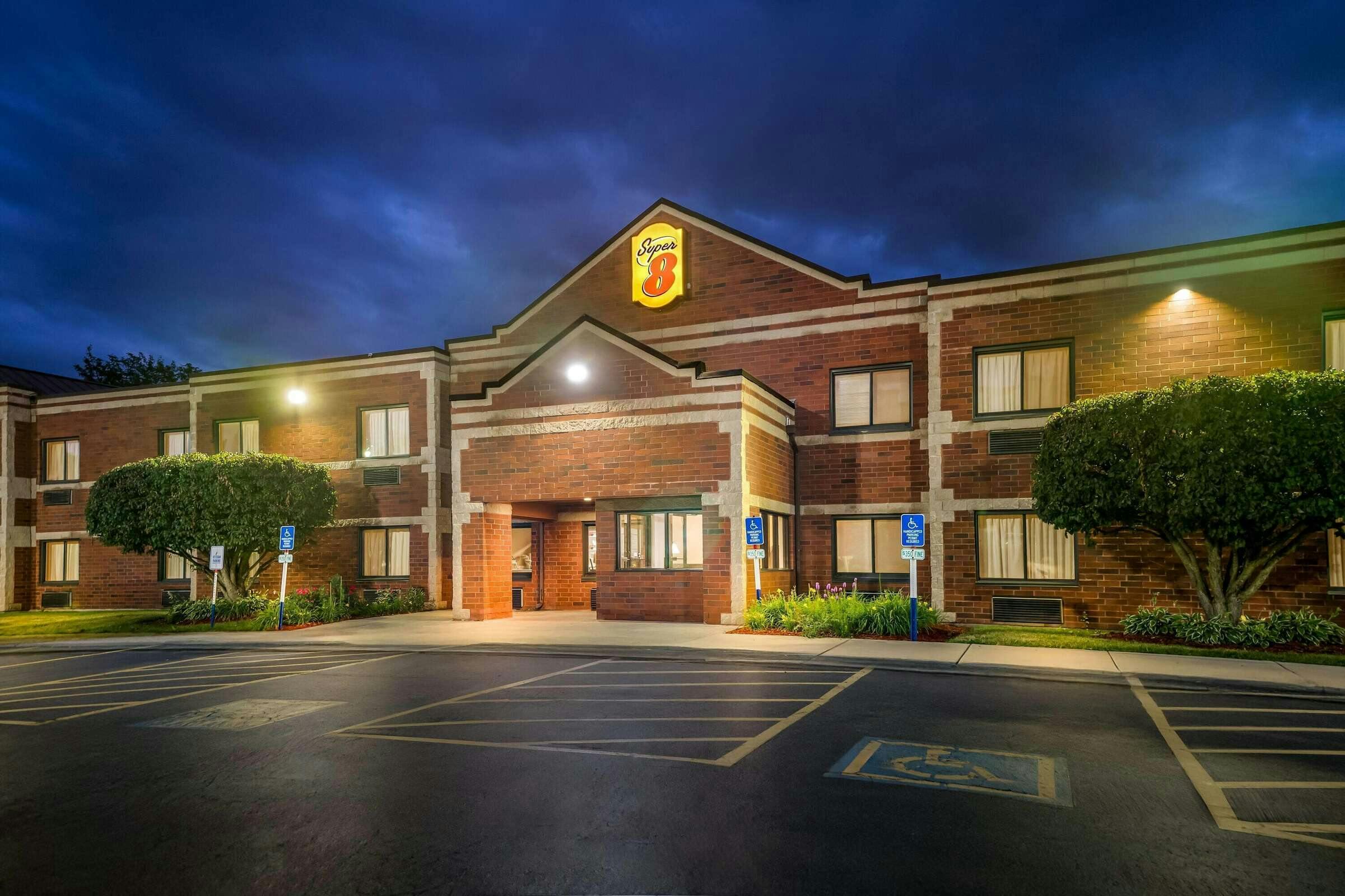 Hotel Super 8 Elgin photo 5