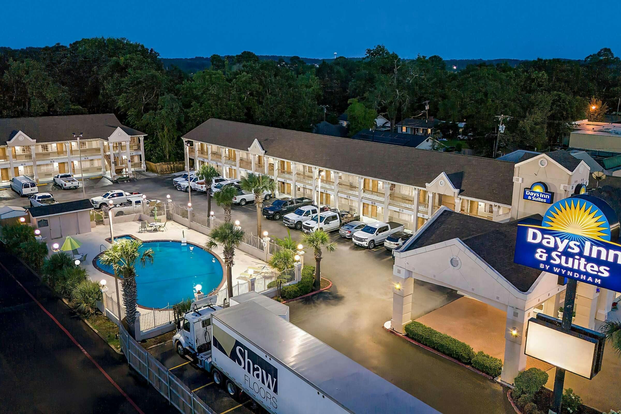 Hotel Days Inn by Wyndham Nacogdoches/SFA University/Downtown photo 2