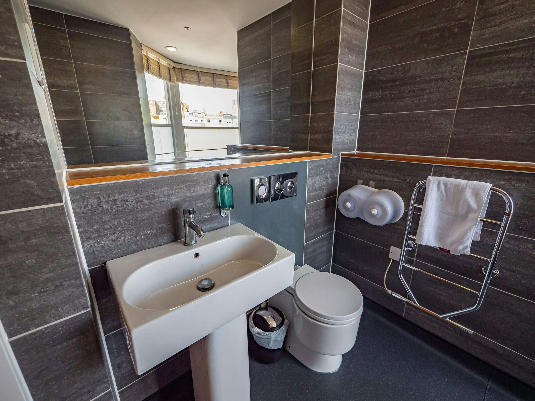 Hotel a&o Brighton Beach photo 4