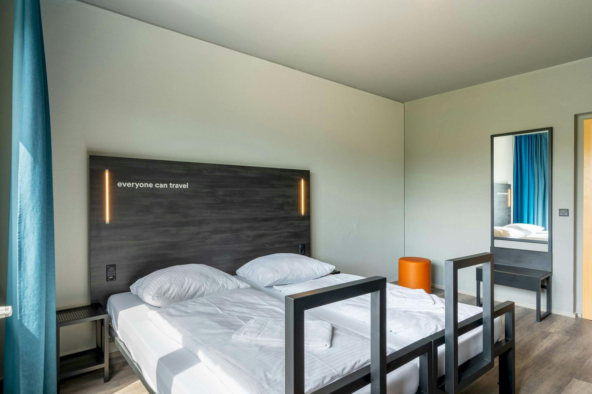 Hotel a&o Berlin Kolumbus photo 2