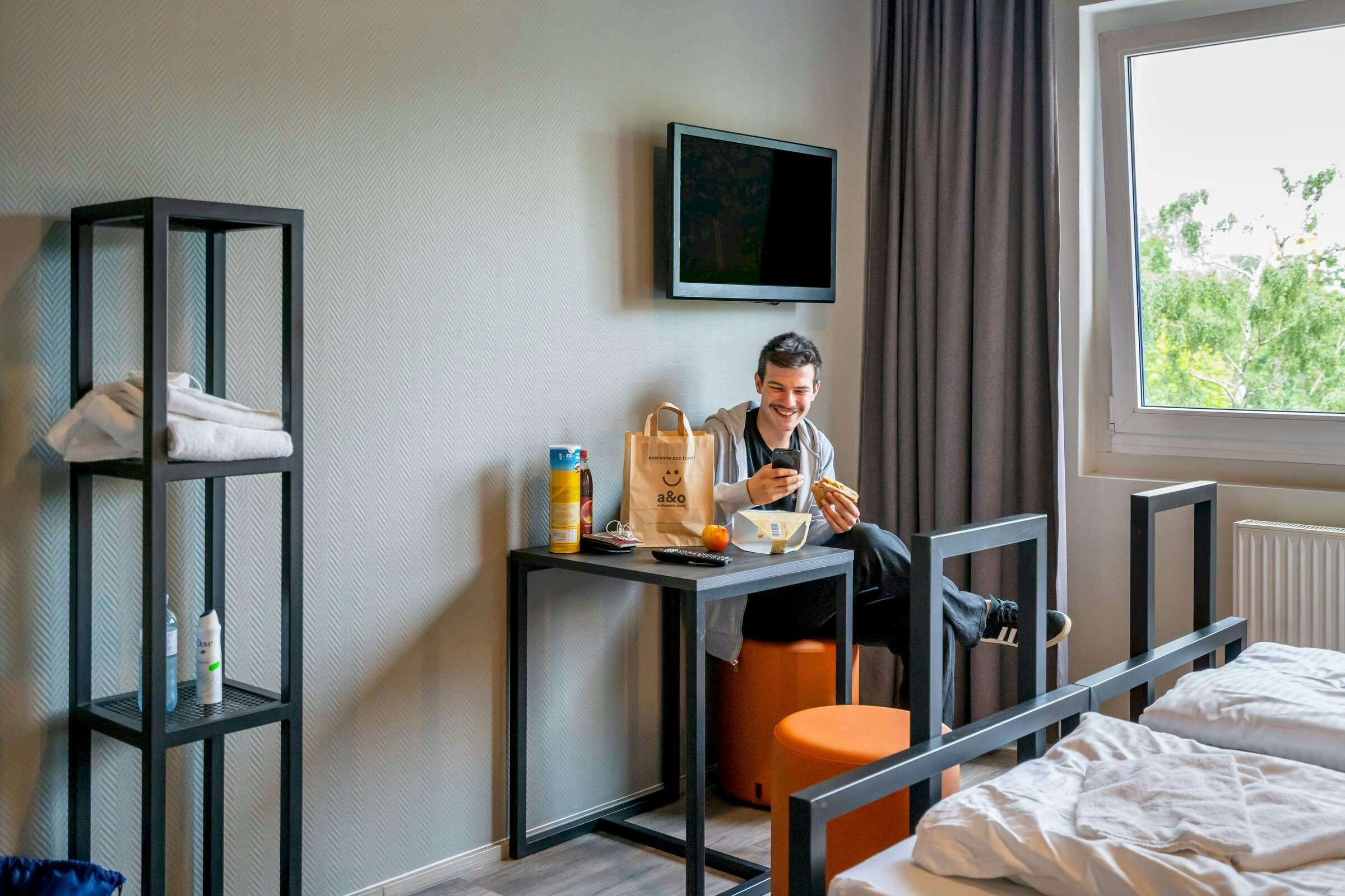 Hotel a&o Berlin Kolumbus photo 4