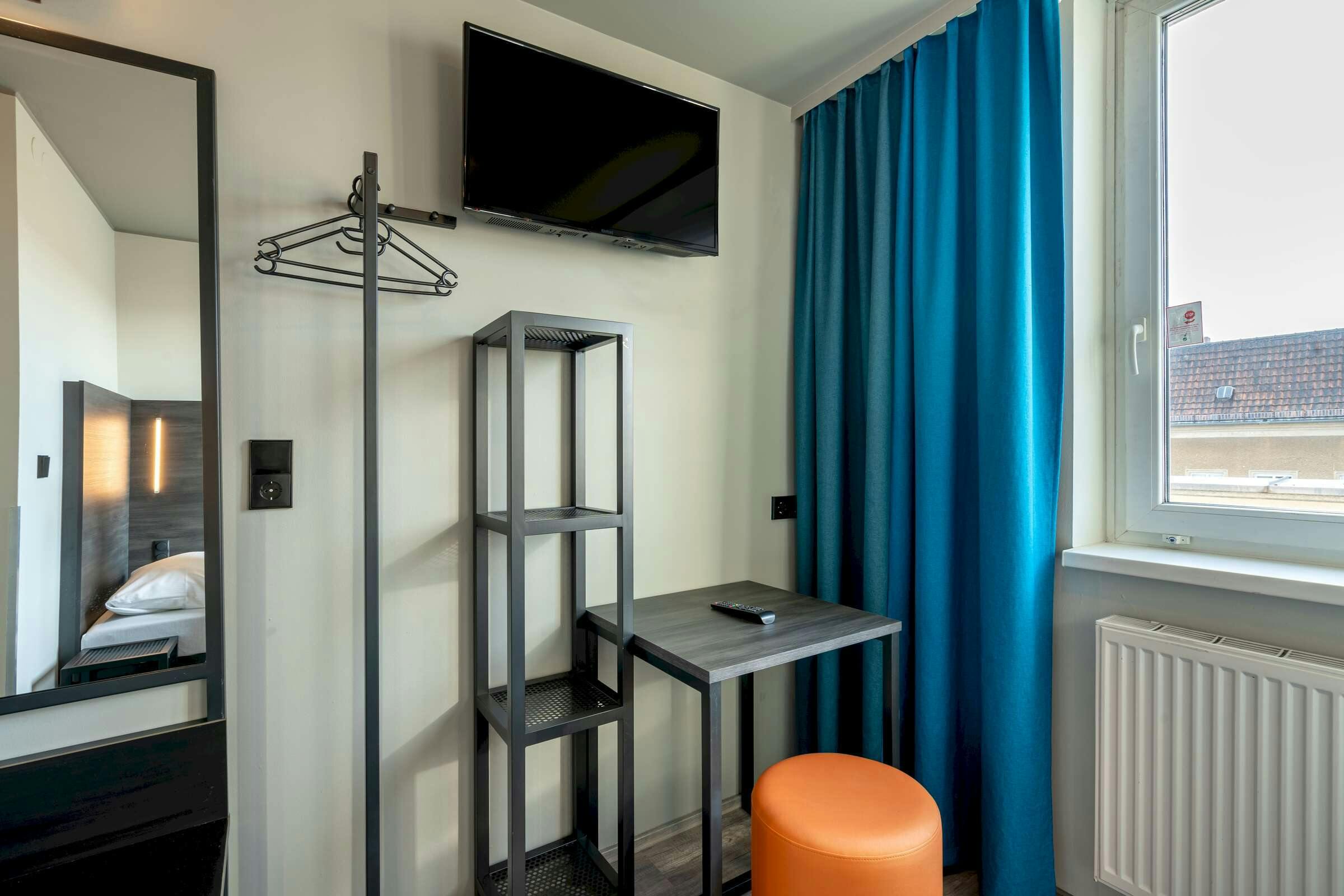 Hotel a&o Berlin Friedrichshain photo 2