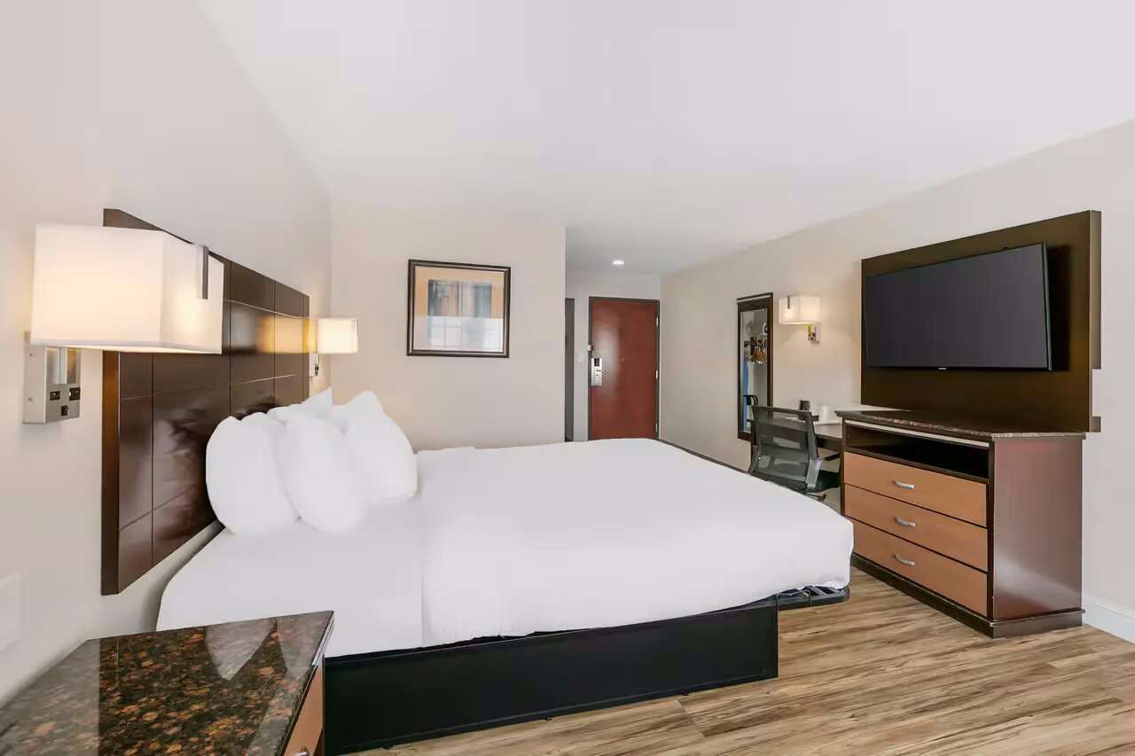 Hotel Quality Inn & Suites Sacramento photo 2