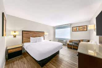 Hotel Quality Inn & Suites Sacramento photo 1
