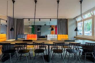 Hotel a&o Düsseldorf Hauptbahnhof photo 1