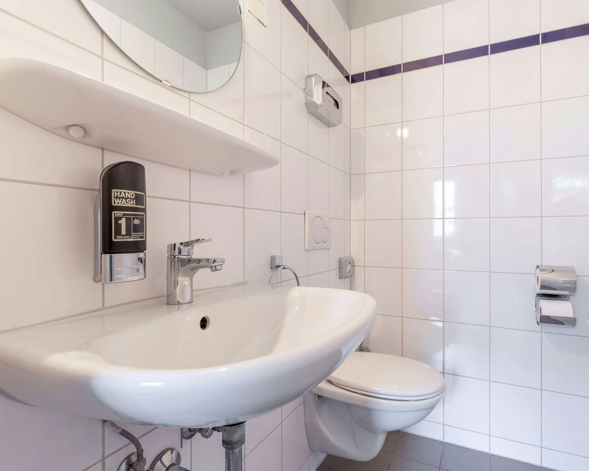 Hotel a&o Berlin Hauptbahnhof photo 3