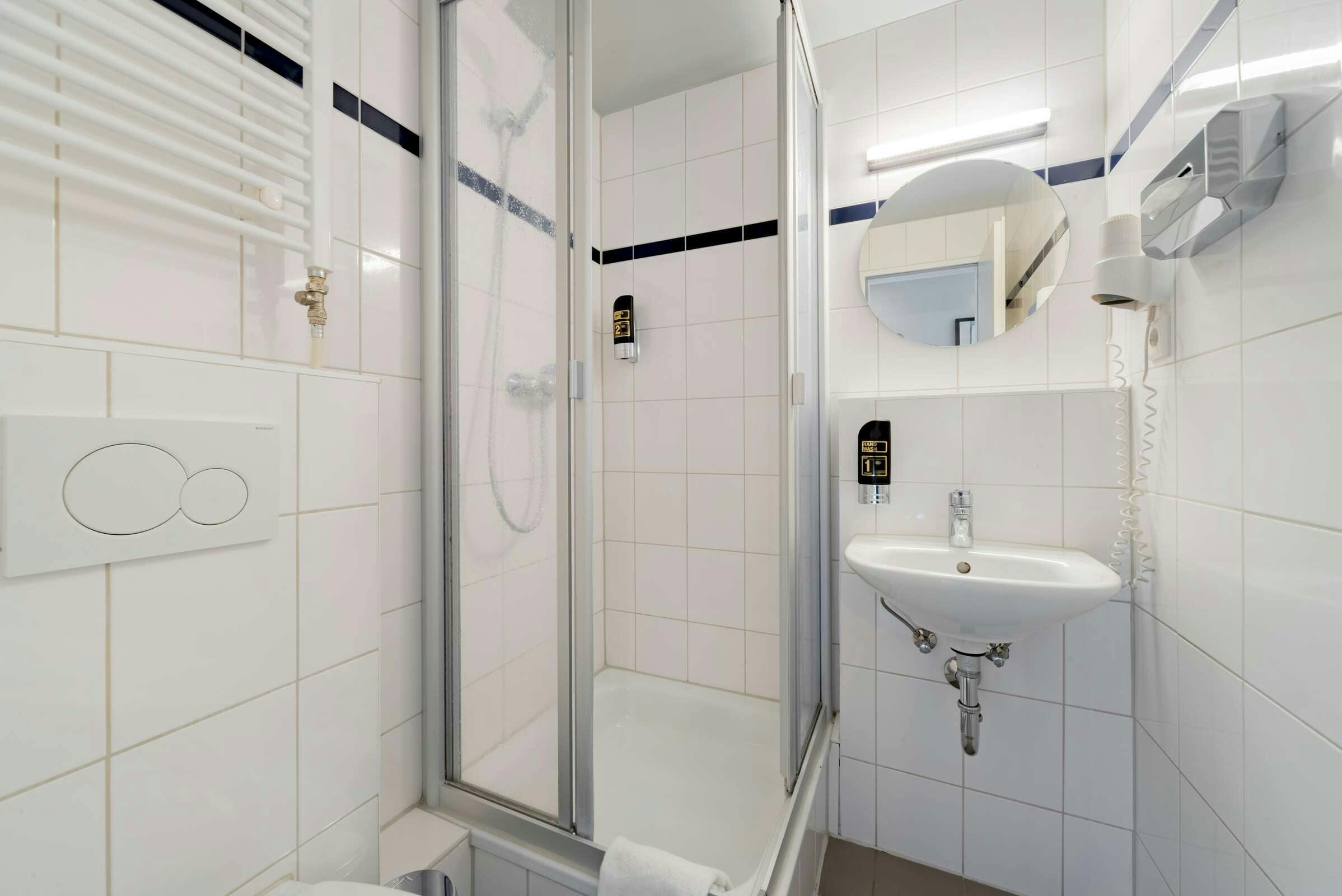 Hotel a&o Köln Dom photo 4