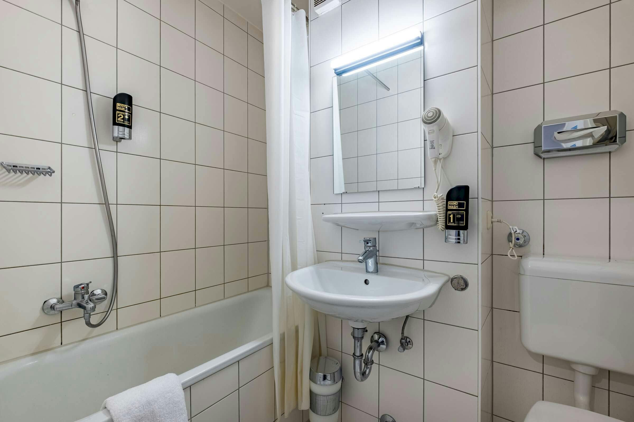 Hotel a&o München Hauptbahnhof photo 4