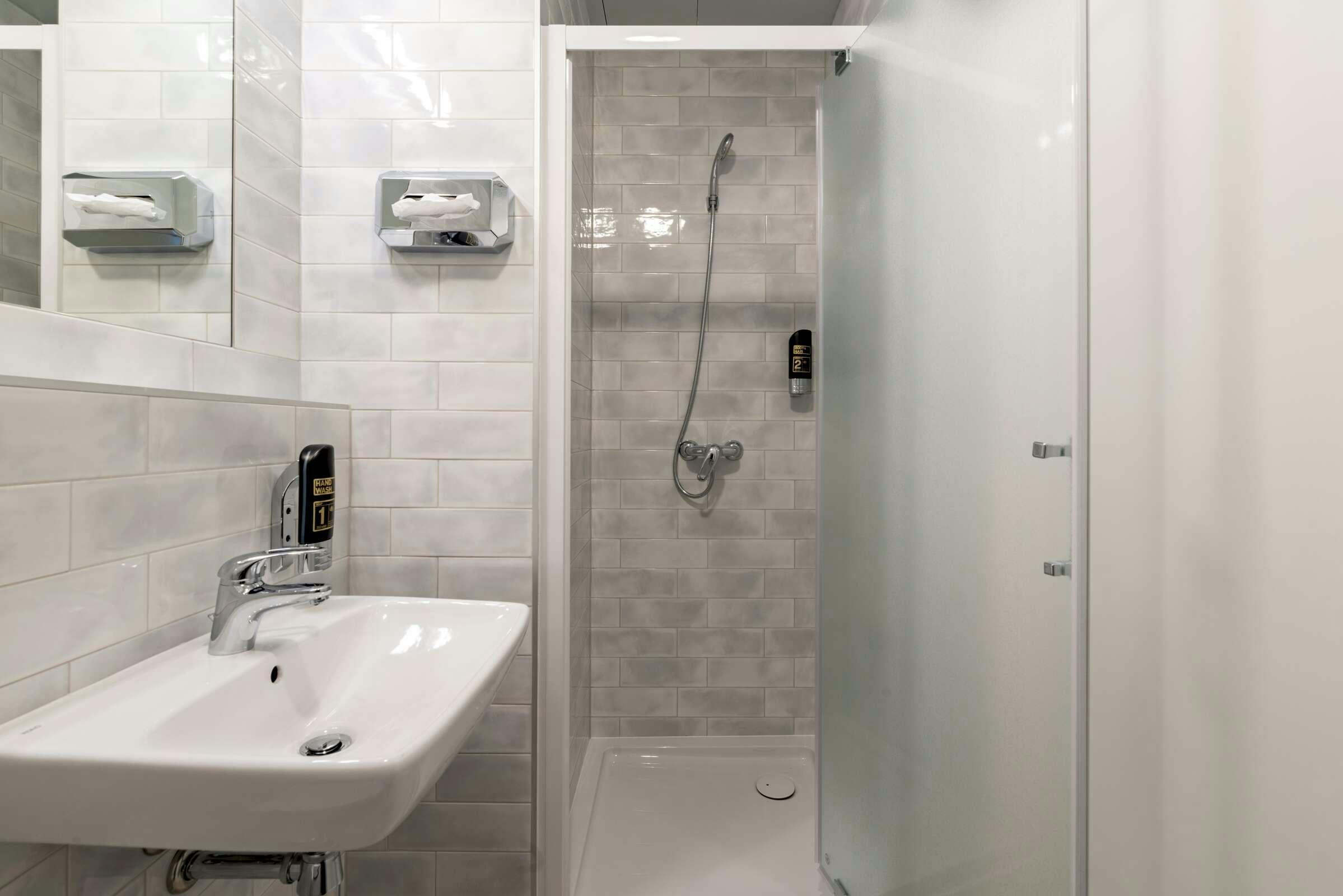 Hotel a&o Warschau Wola photo 3