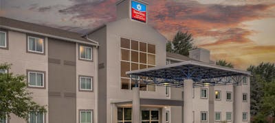 Sure Stay Plus Hotel By Best Western Niagara Falls East