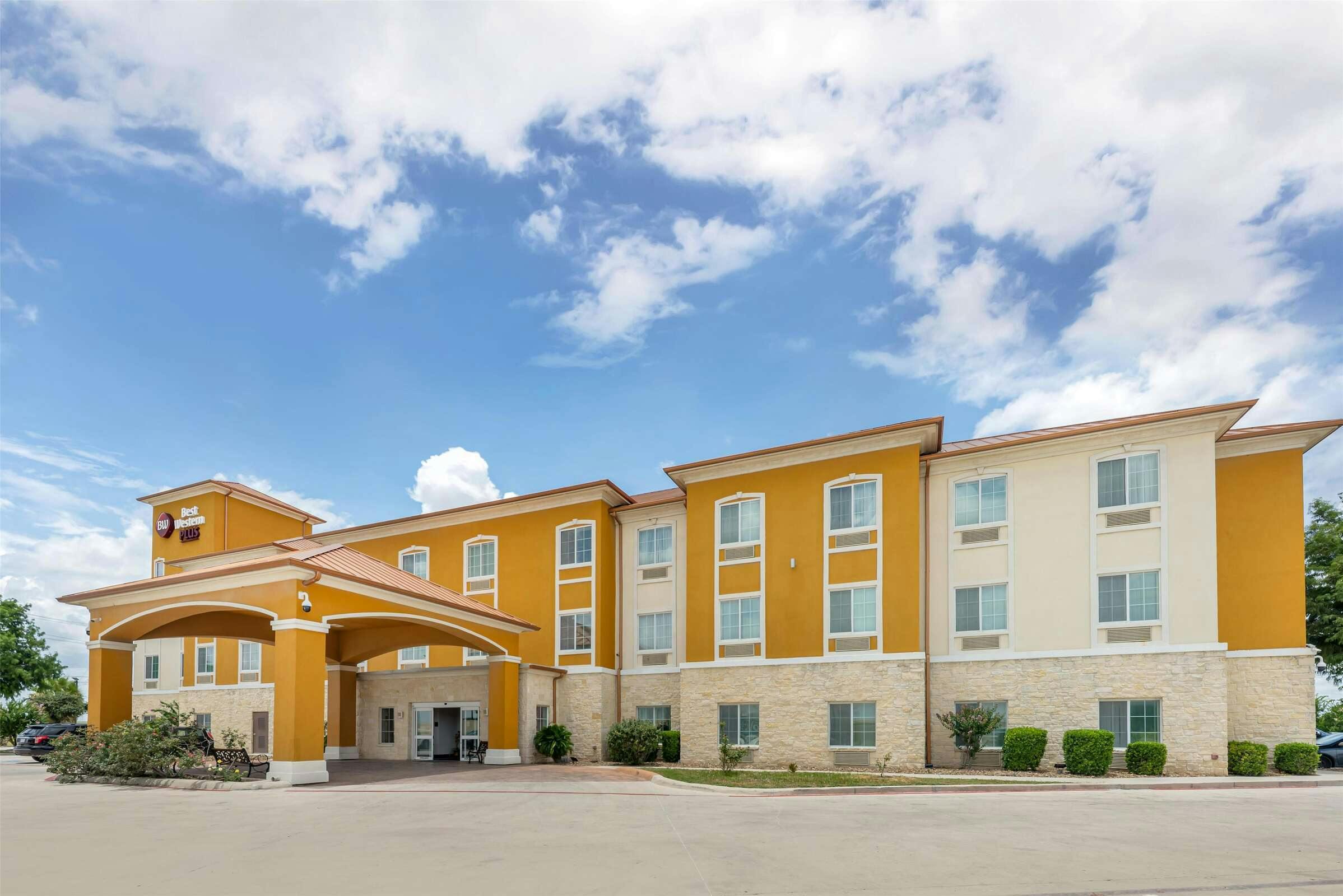 Best Western Plus San Antonio East Inn & Suites