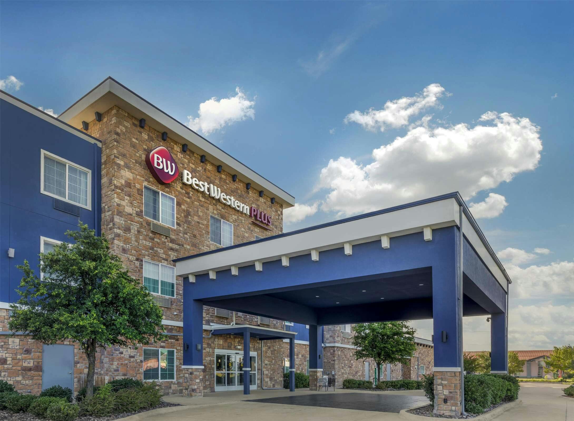Best Western Plus Fort Worth Forest Hill Inn & Suites