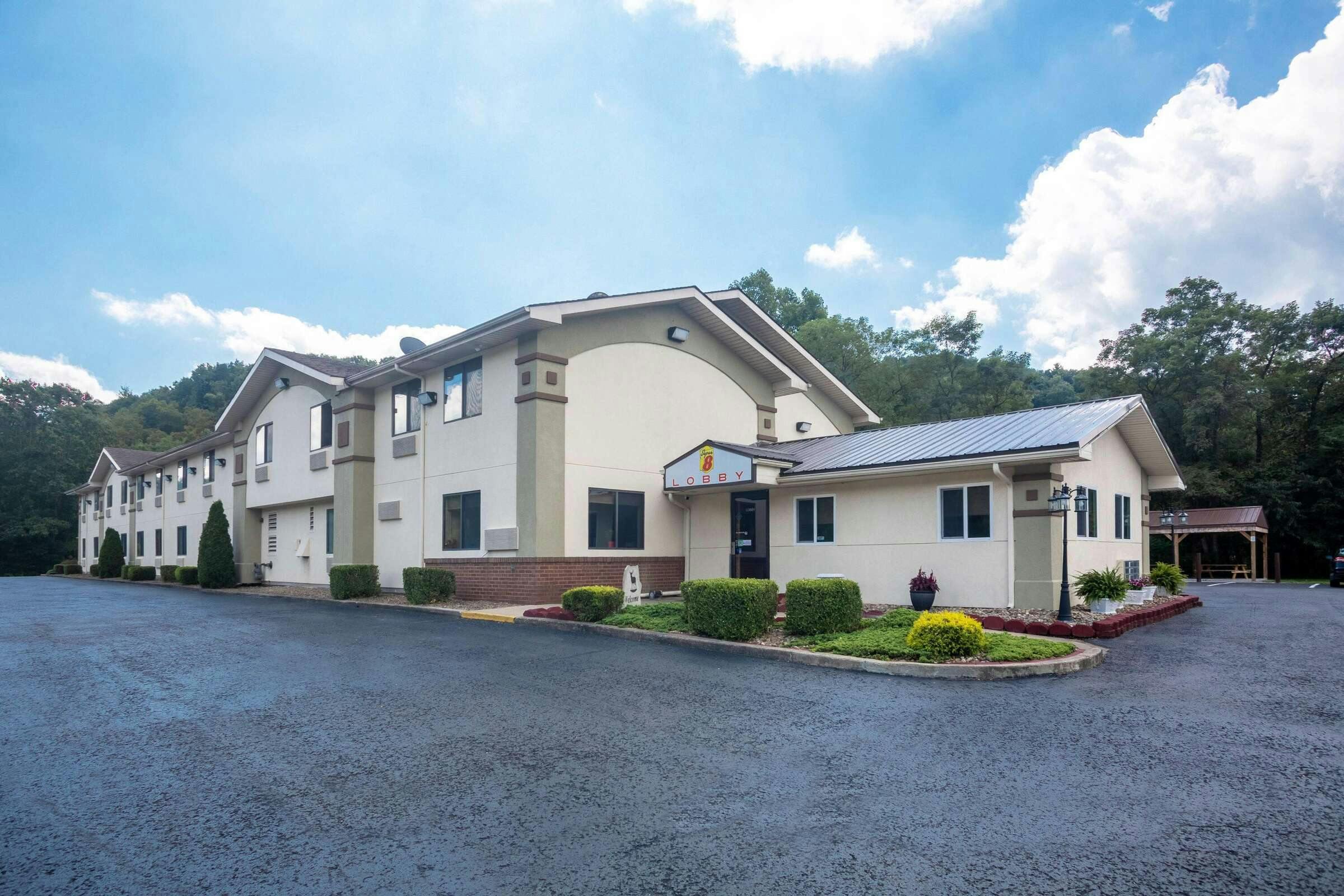 Hotel Super 8 Elkins WV photo 1