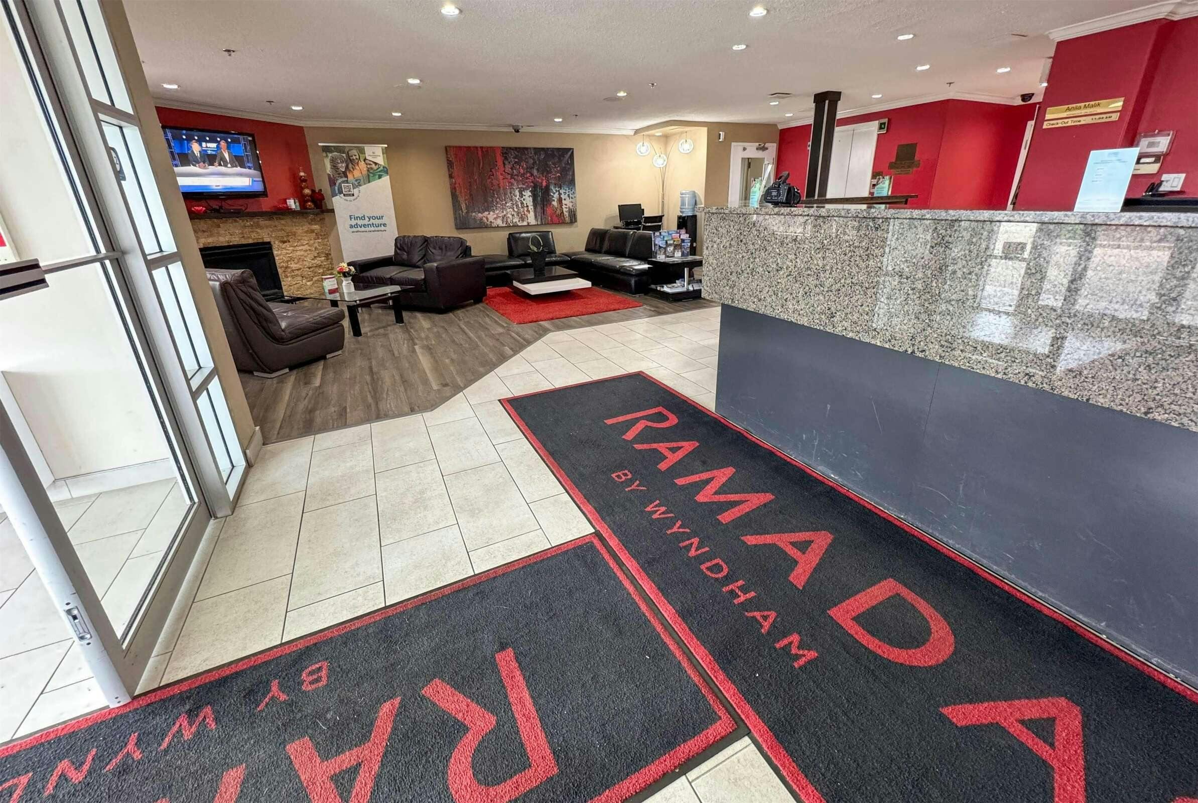 Hotel Ramada by Wyndham Sherwood Park photo 2