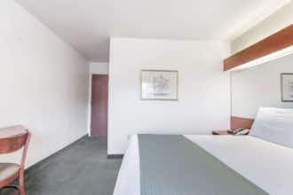 Hotel Microtel Marianna photo 4