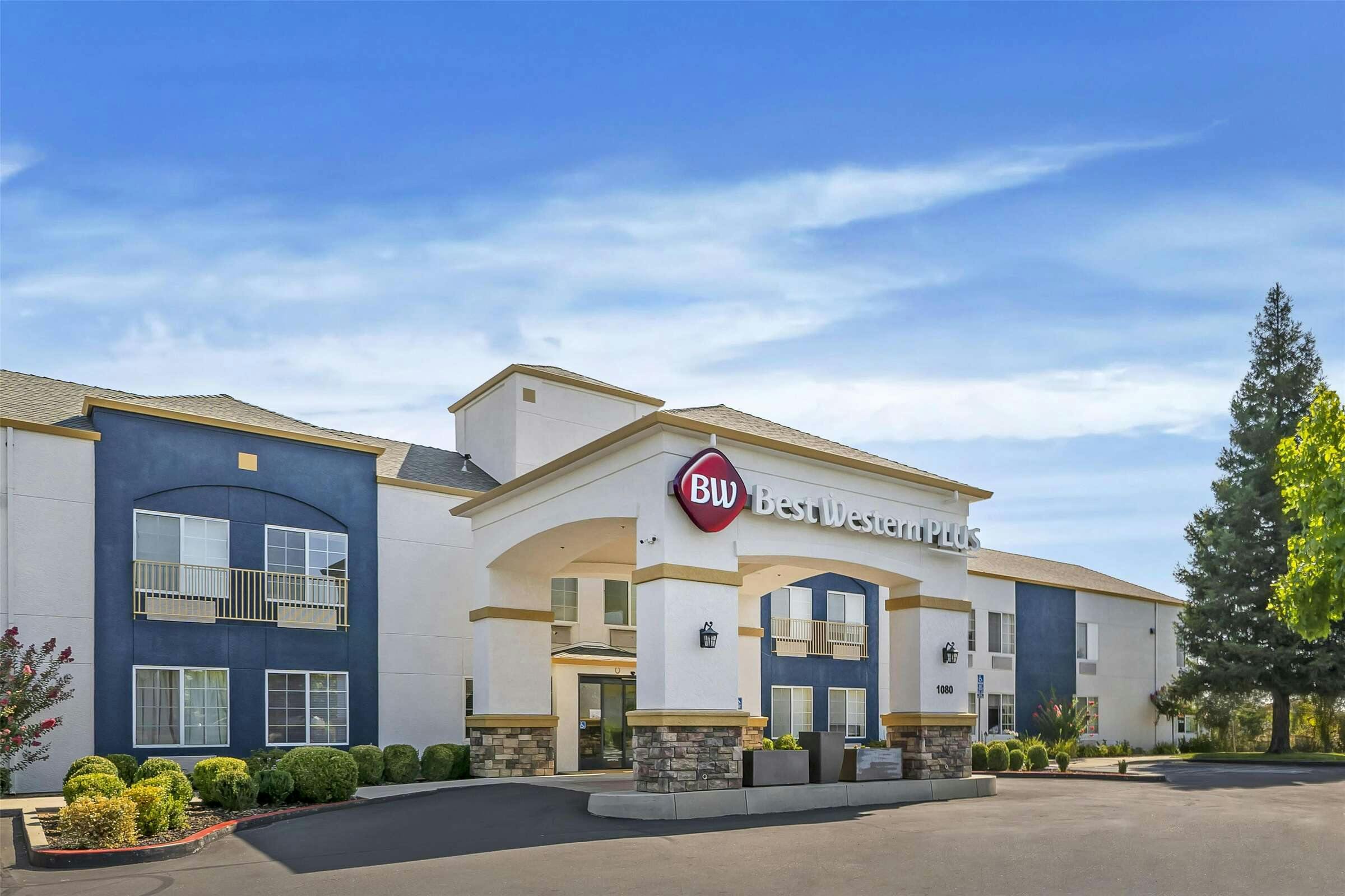 Best Western Plus Twin View Inn & Suites