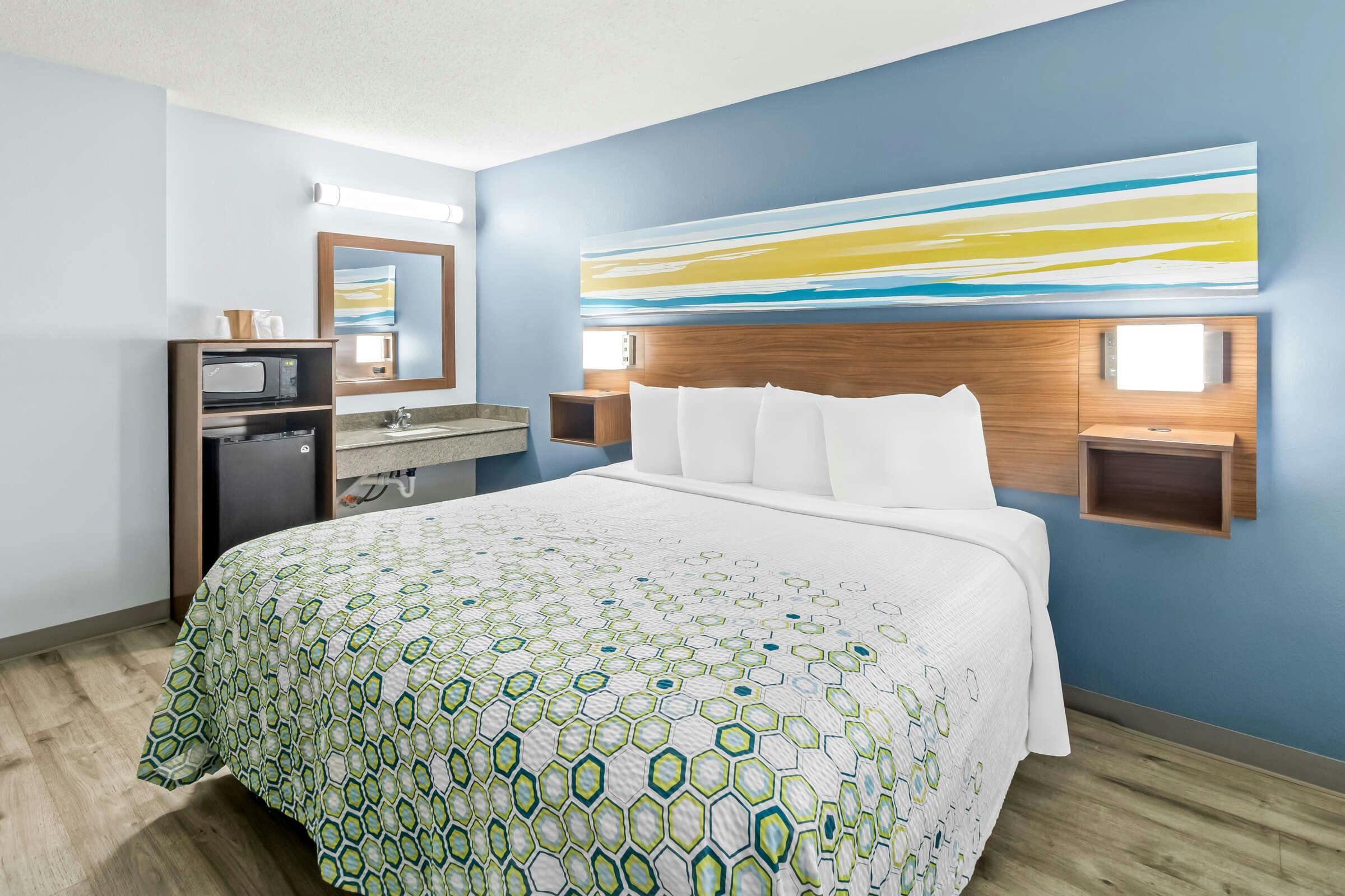 Hotel HomeTowne Studios Florence, KY-Cincinnati Airport photo 1