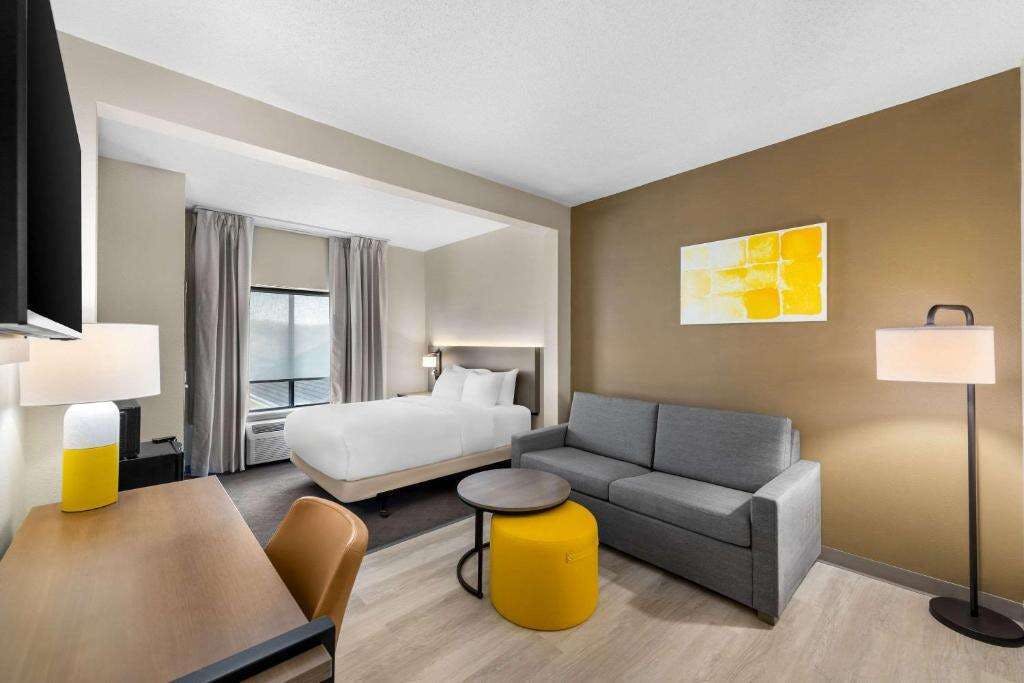 Hotel Comfort Suites Stevens Point photo 3