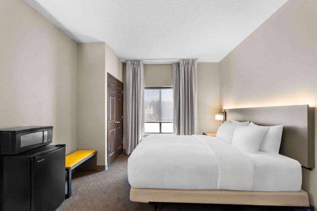 Hotel Comfort Suites Stevens Point photo 1