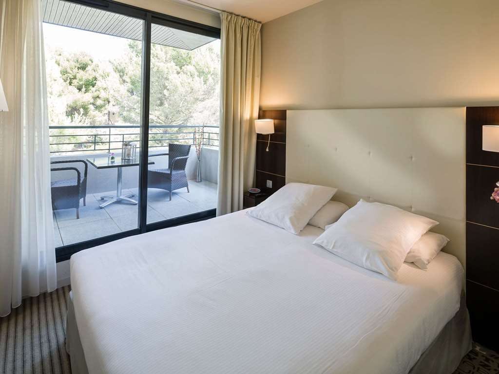 Hotel Mercure Aix En Provence La Duranne Gare Tgv photo 1