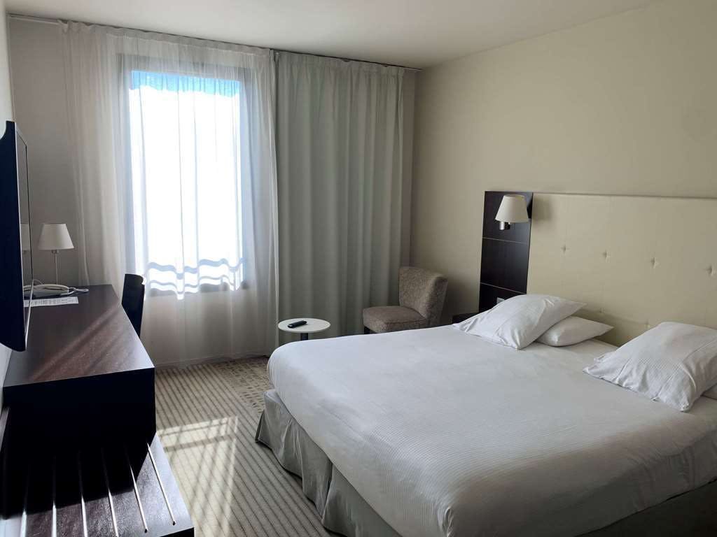 Hotel Mercure Aix En Provence La Duranne Gare Tgv photo 4