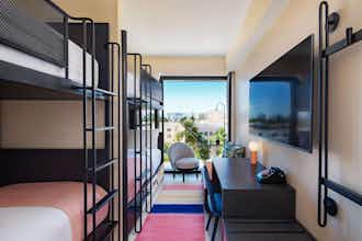 Hotel Moxy South Quad Bunks photo 4