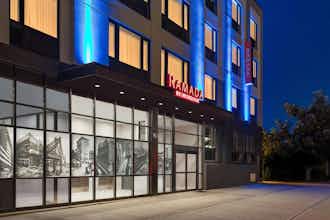 Hotel Ramada by Wyndham Brooklyn Empire Blvd photo 1