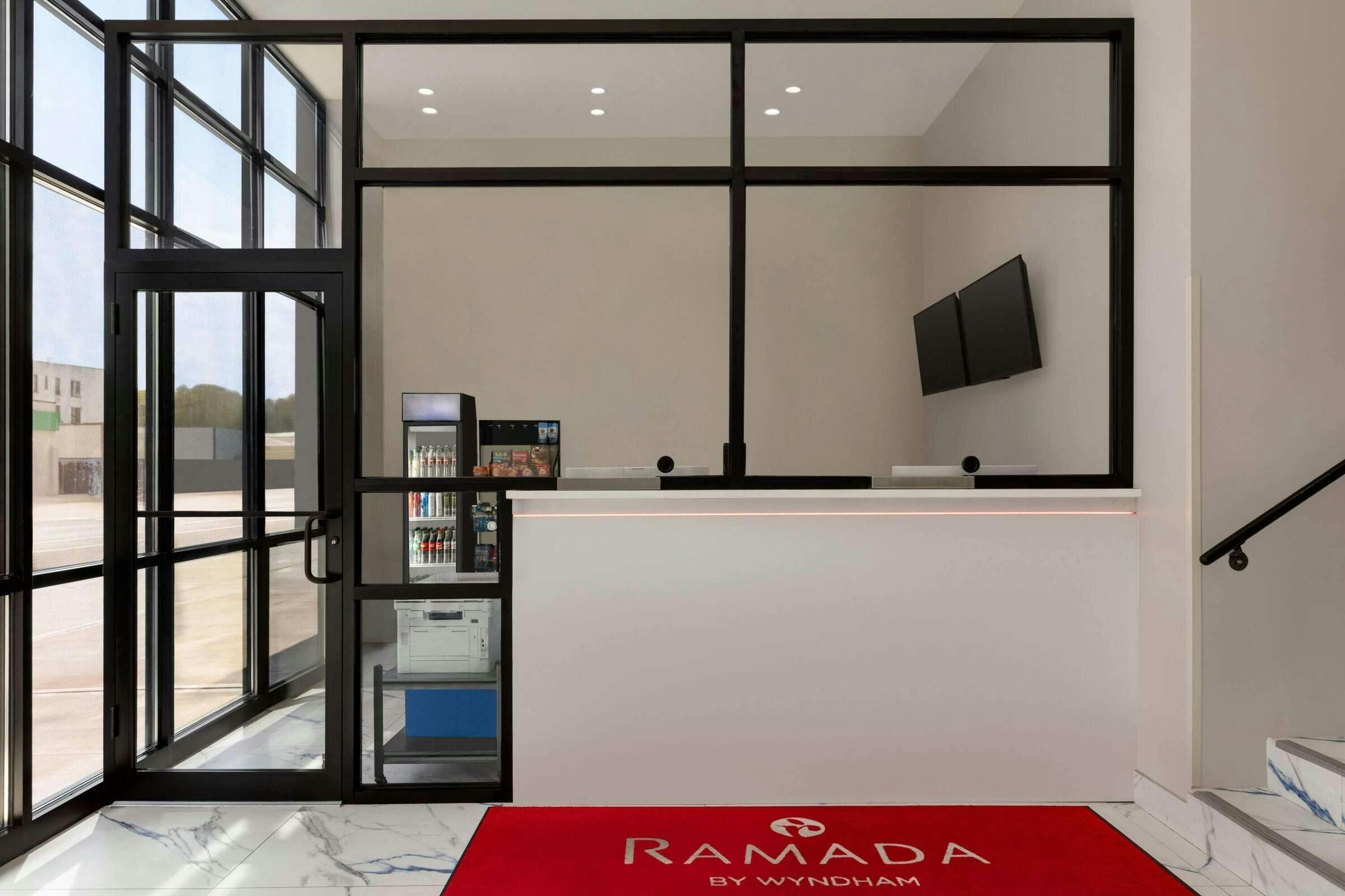 Hotel Ramada by Wyndham Brooklyn Empire Blvd photo 2