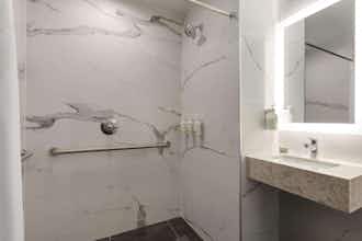 Hotel Ramada by Wyndham Brooklyn Empire Blvd photo 5