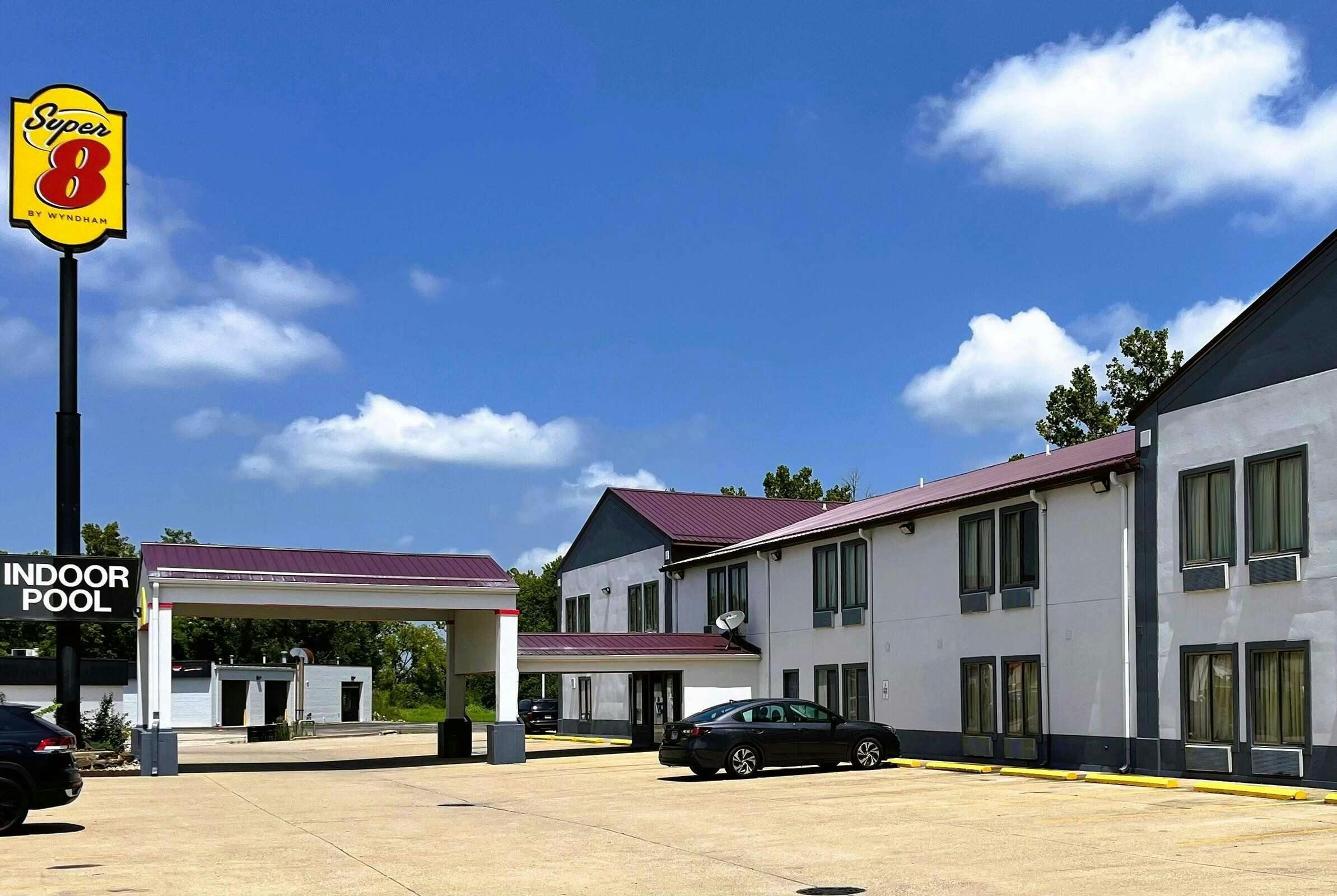 Hotel Super 8 by Wyndham Vincennes photo 1