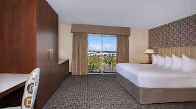 Hotel Embassy Suites by Hilton Anaheim North photo 1