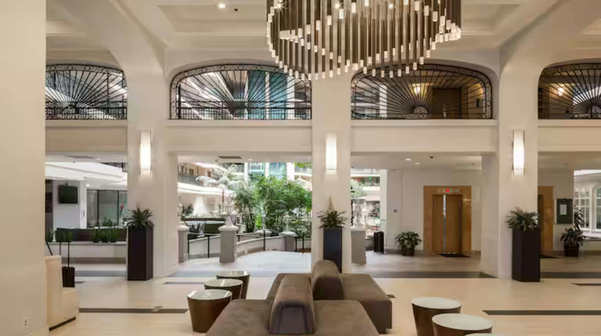 Hotel Embassy Suites by Hilton Anaheim North photo 4