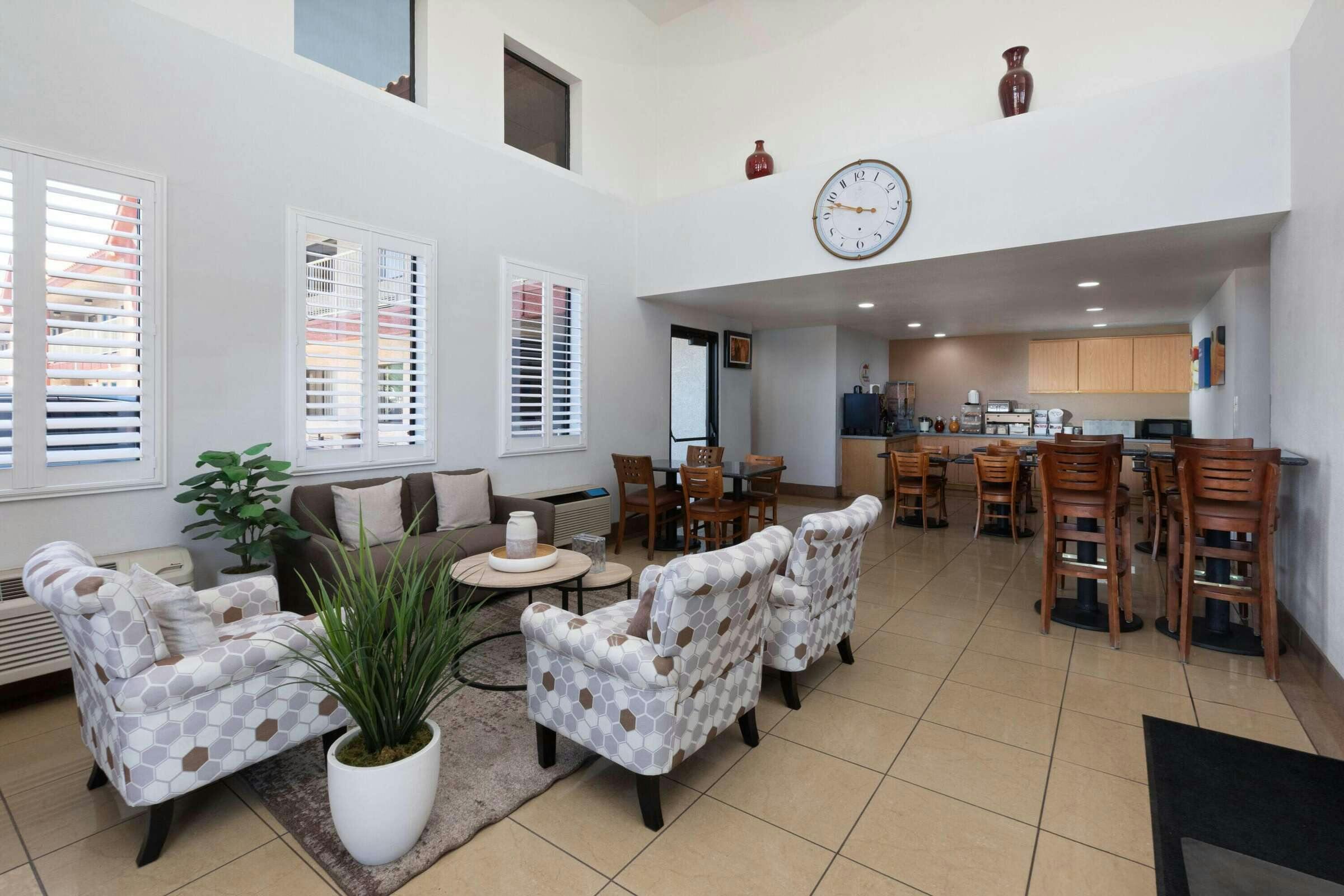 Hotel Super 8 by Wyndham Tucson/Grant Road Area AZ photo 3