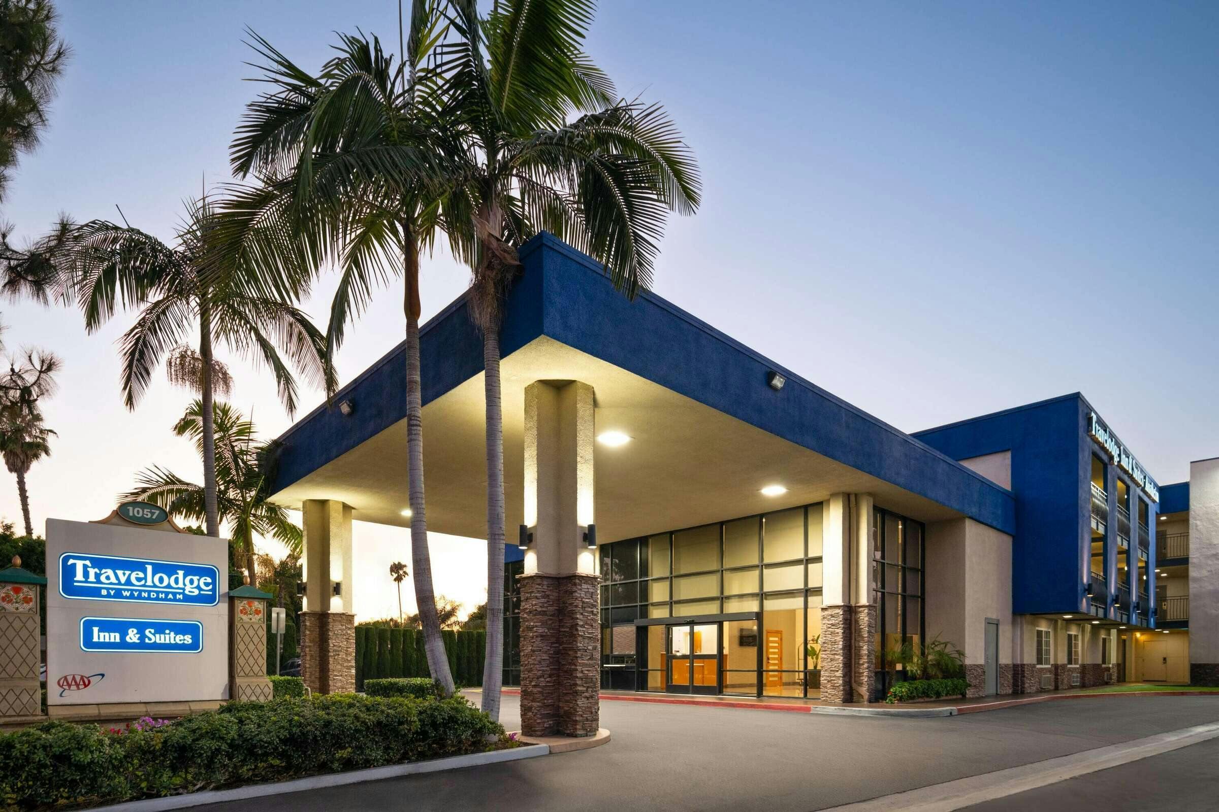 Hotel Travelodge on Disneyland Dr photo 1