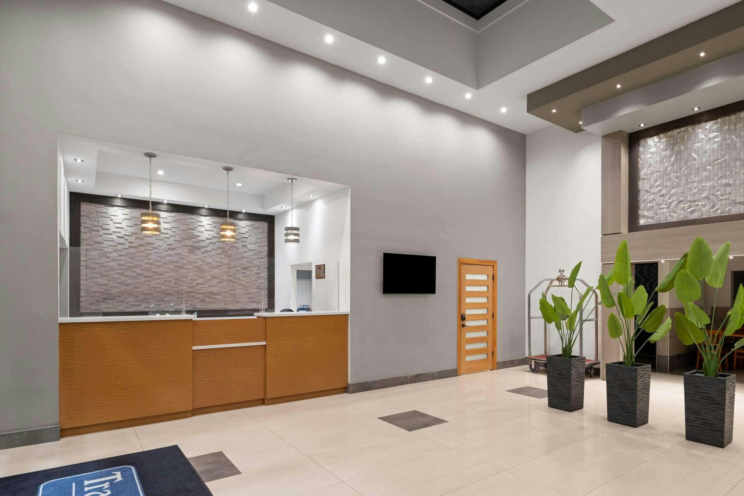 Hotel Travelodge on Disneyland Dr photo 3