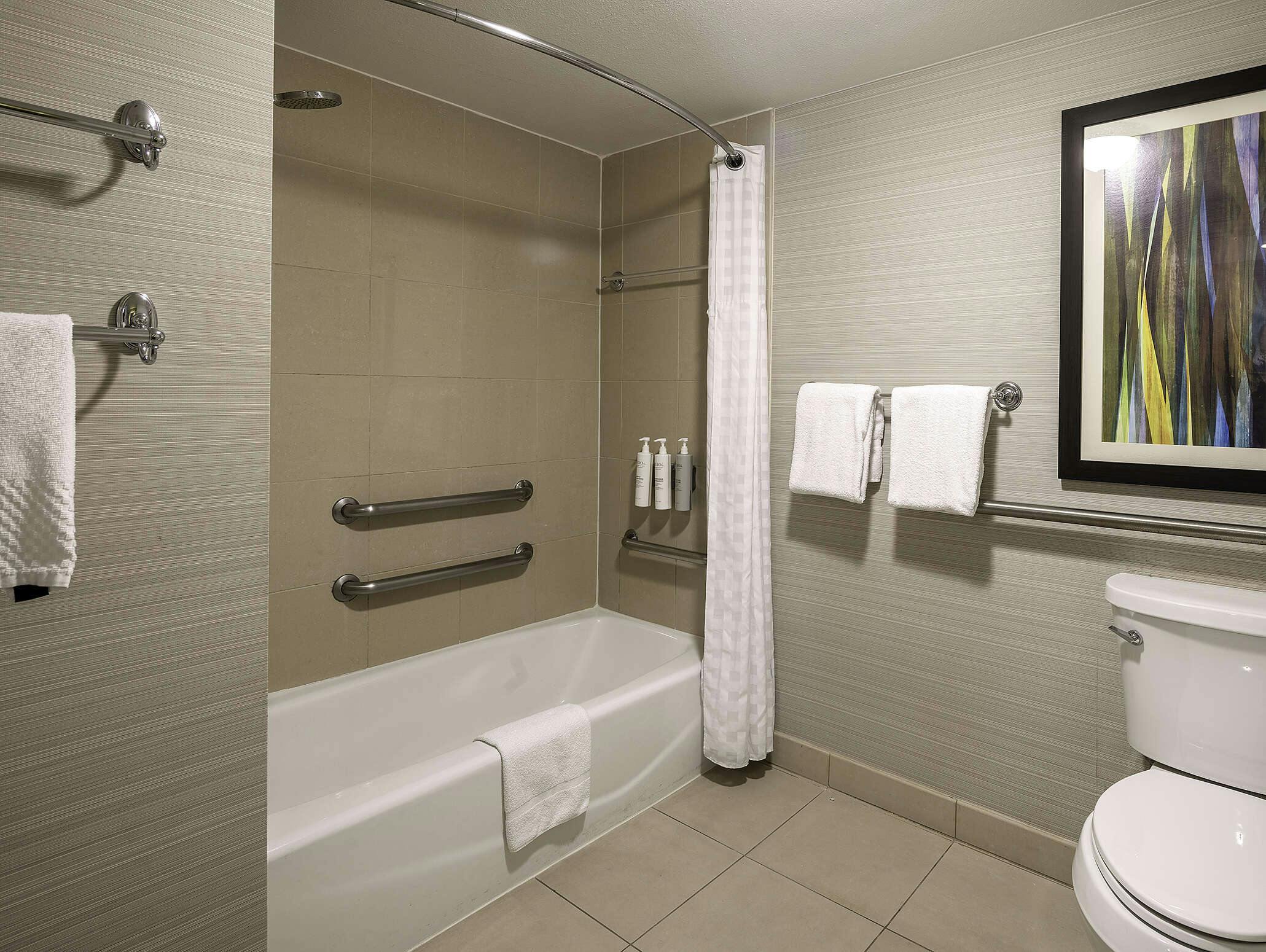 Hotel Embassy Suites by Hilton Palm Desert photo 3