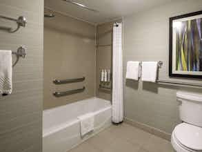 Hotel Embassy Suites by Hilton Palm Desert photo 3