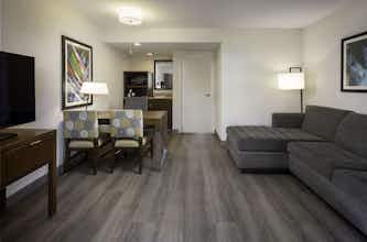 Hotel Embassy Suites by Hilton Palm Desert photo 2