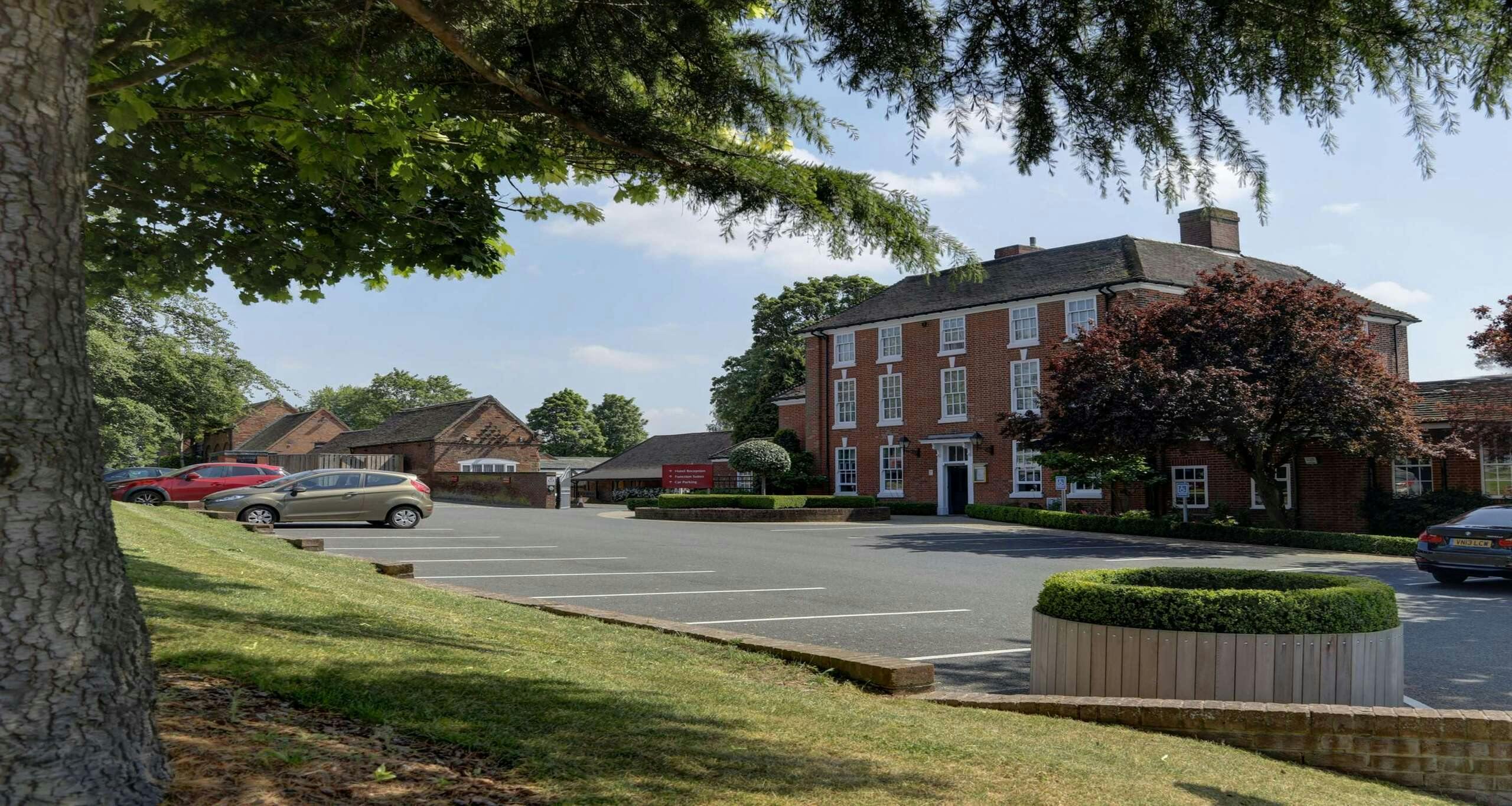 Hotel Best Western Plus Coventry Windmill Village Hotel Golf & Spa photo 2