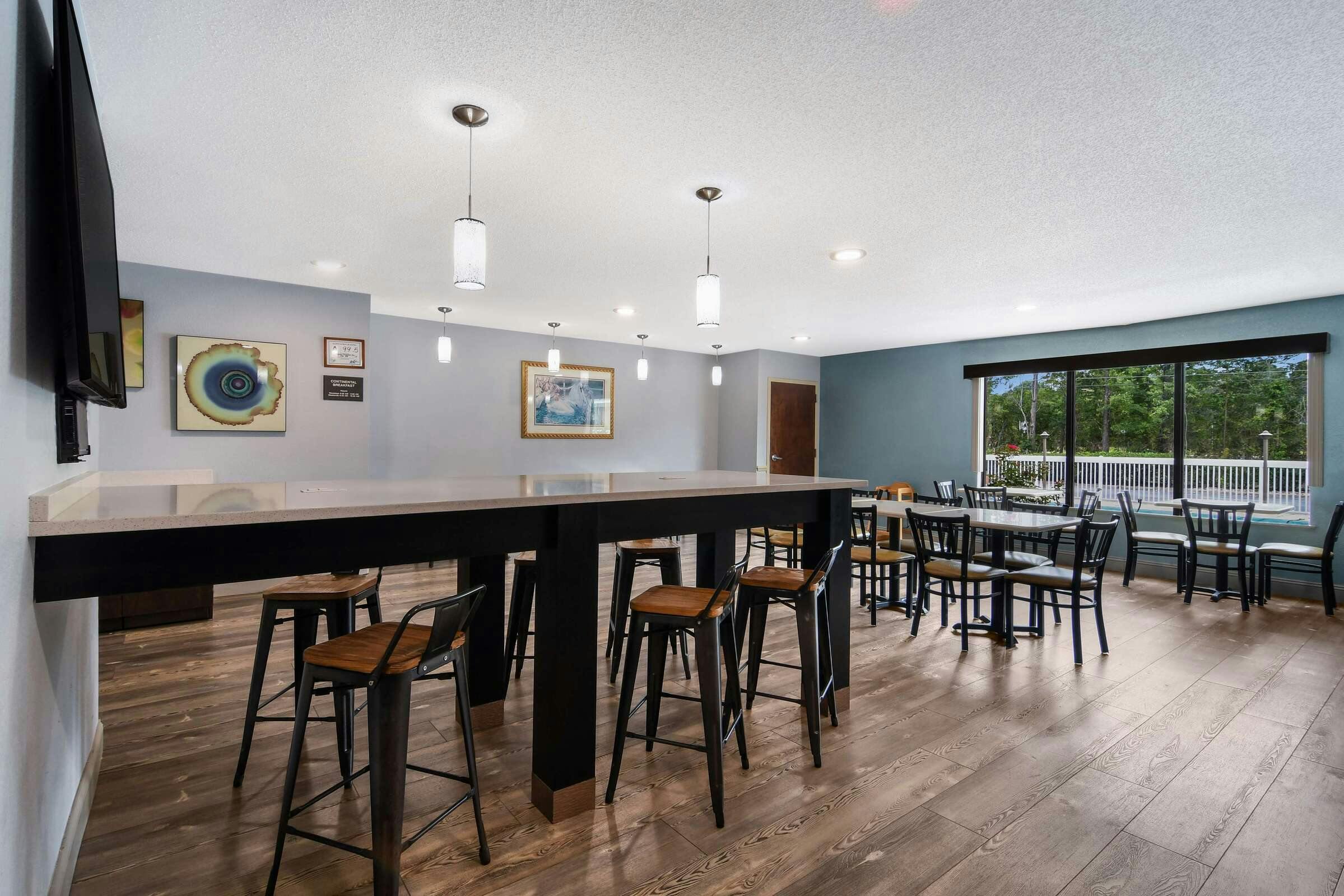 Hotel SureStay Plus by Best Western Tarboro Hotel photo 4