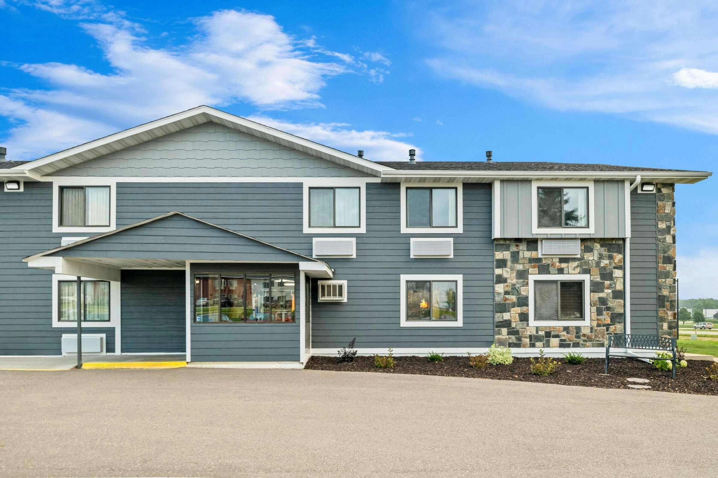 Hotel Super 8 by Wyndham Alexandria MN photo 2