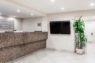 Hotel Days Inn by Wyndham San Diego Hotel Circle photo 1