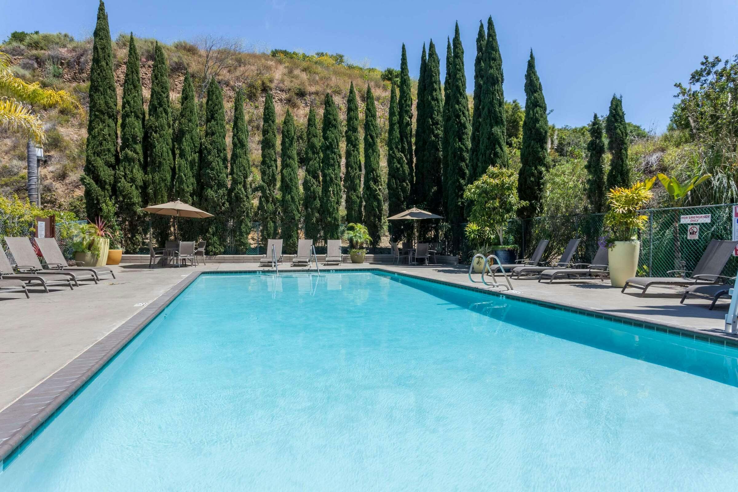 Hotel Days Inn by Wyndham San Diego Hotel Circle photo 3