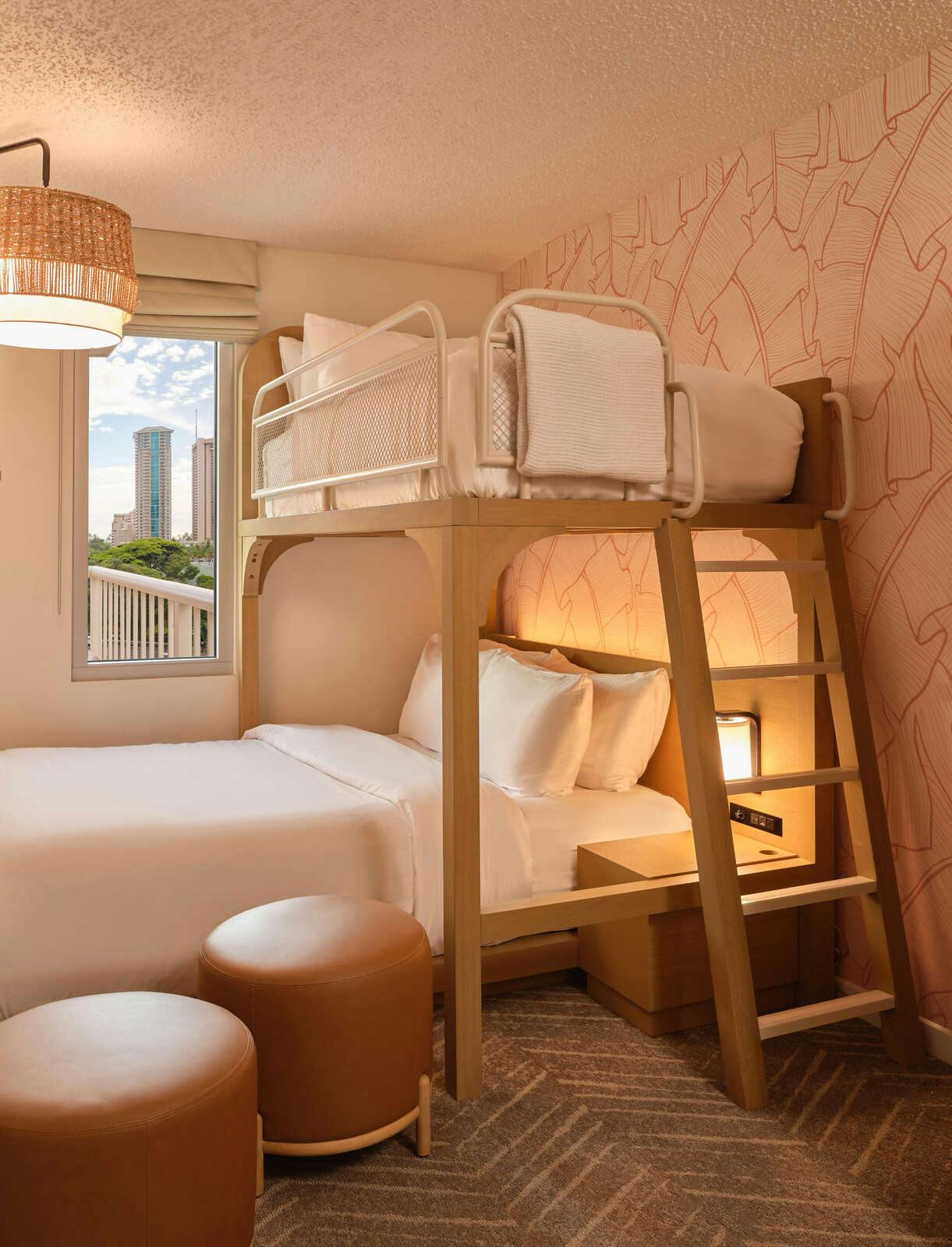 Hotel Ambassador Waikiki, Tapestry Collection by Hilton photo 2