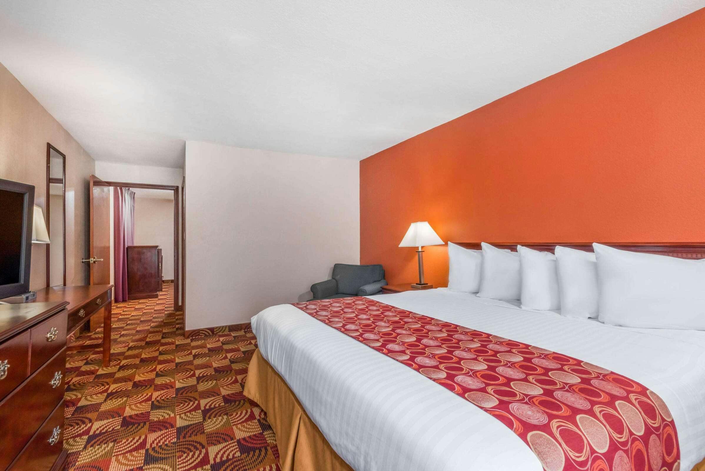 Hotel Baymont by Wyndham Plainfield/ Indianapolis Arpt Area photo 5