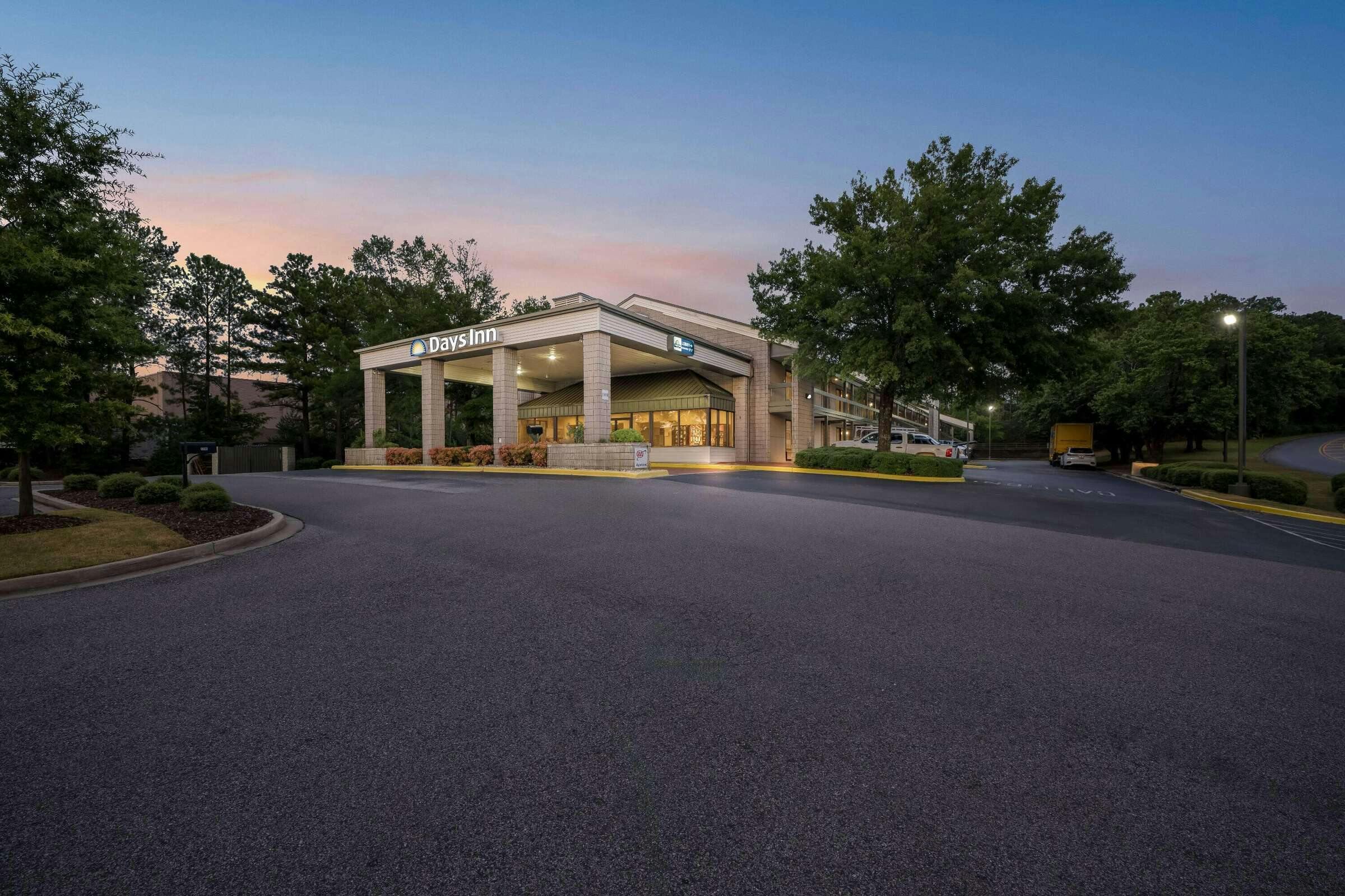 Hotel Days Inn by Wyndham Hoover Birmingham photo 2