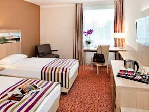 Hotel Mercure Hotel Hamburg Am Volkspark photo 2