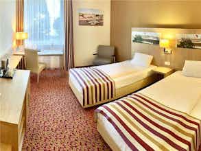 Hotel Mercure Hotel Hamburg Am Volkspark photo 1