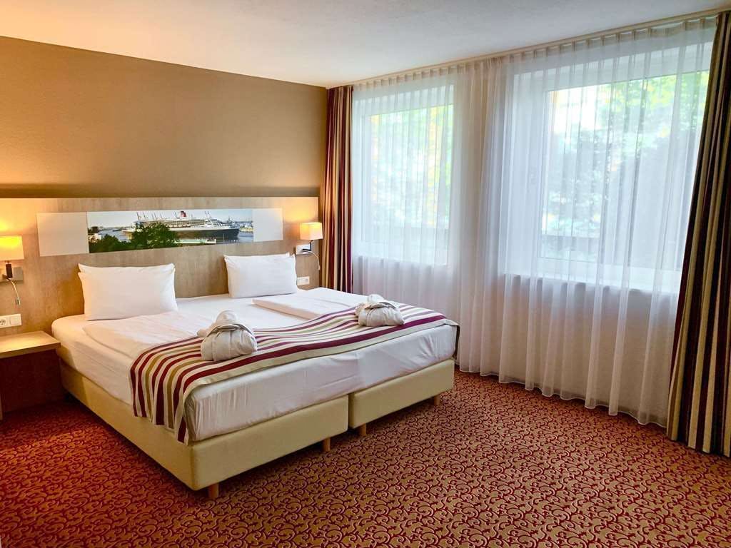 Hotel Mercure Hotel Hamburg Am Volkspark photo 3